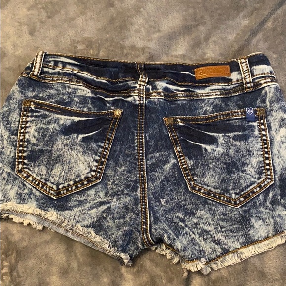 Shorts - Picture 2 of 3